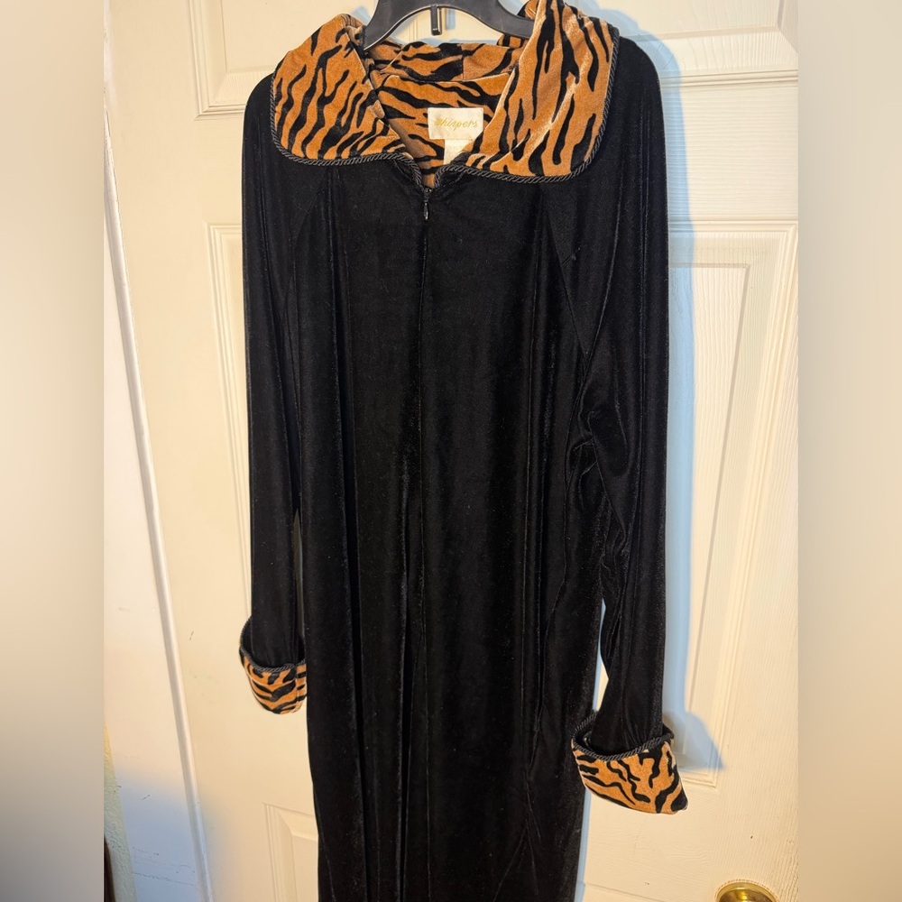 Whispers Black Zip Front Velvet Leopard Print Trim On Collar And Cuffs Robe L